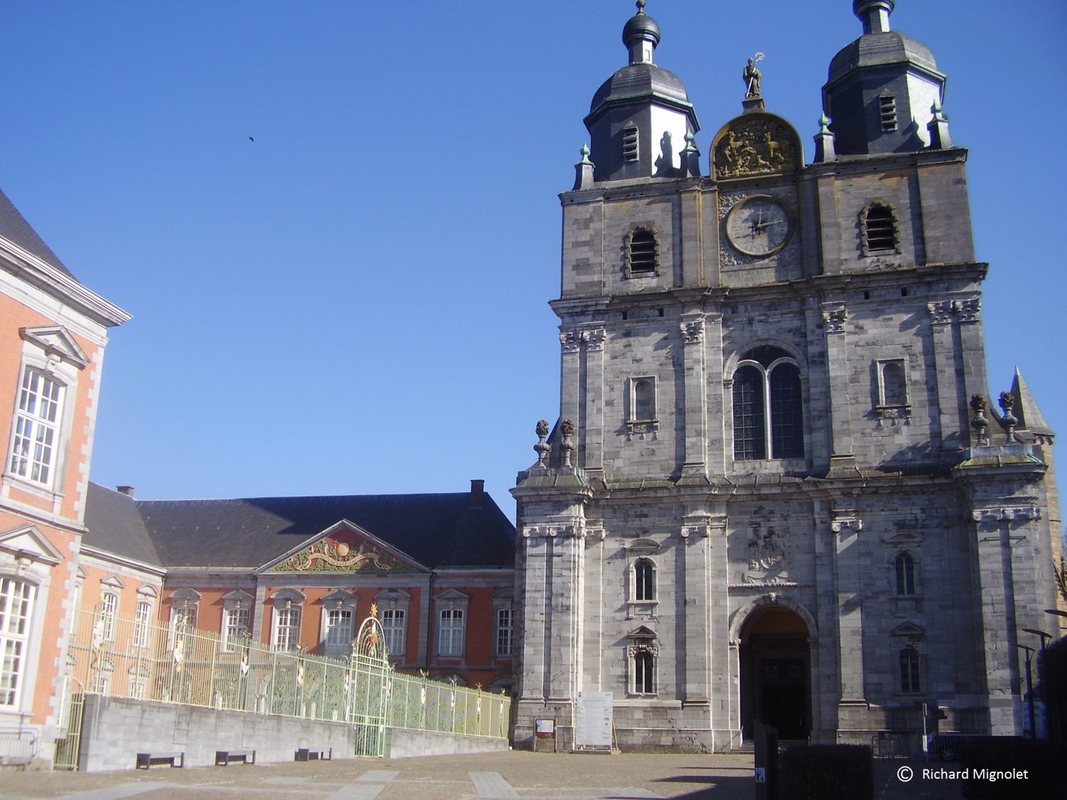 Parvis de la Basilique